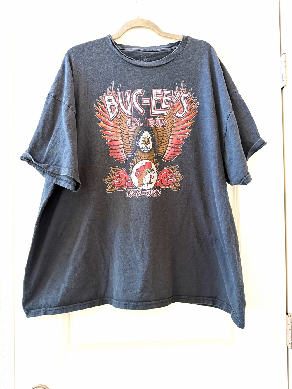 Buc-ees World Tour 1982-2023 Rocker Bald Eagle Band Short Sleeve. SZ 3X.